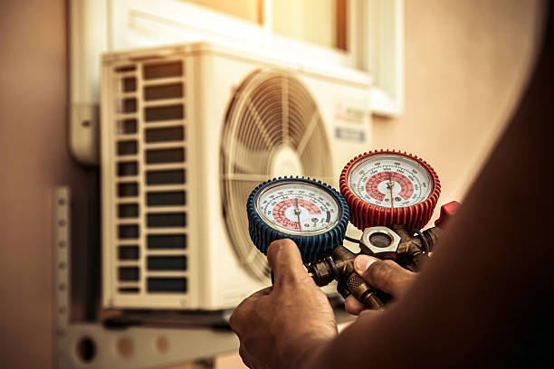 Professional Hvac technician working in Lemont, IL